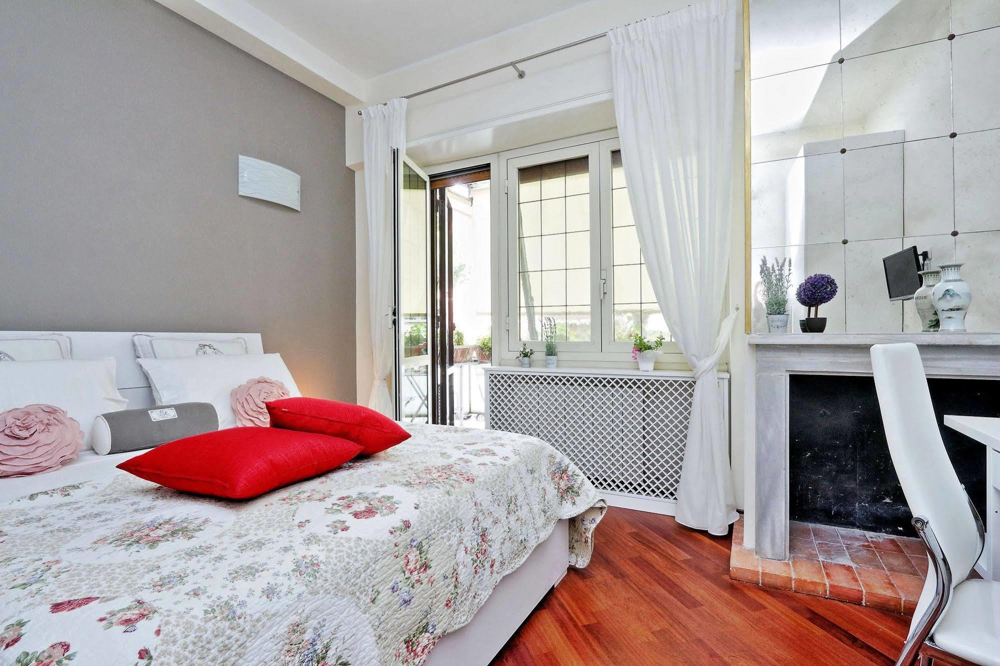 Guest house San Pietro Stazione 3*